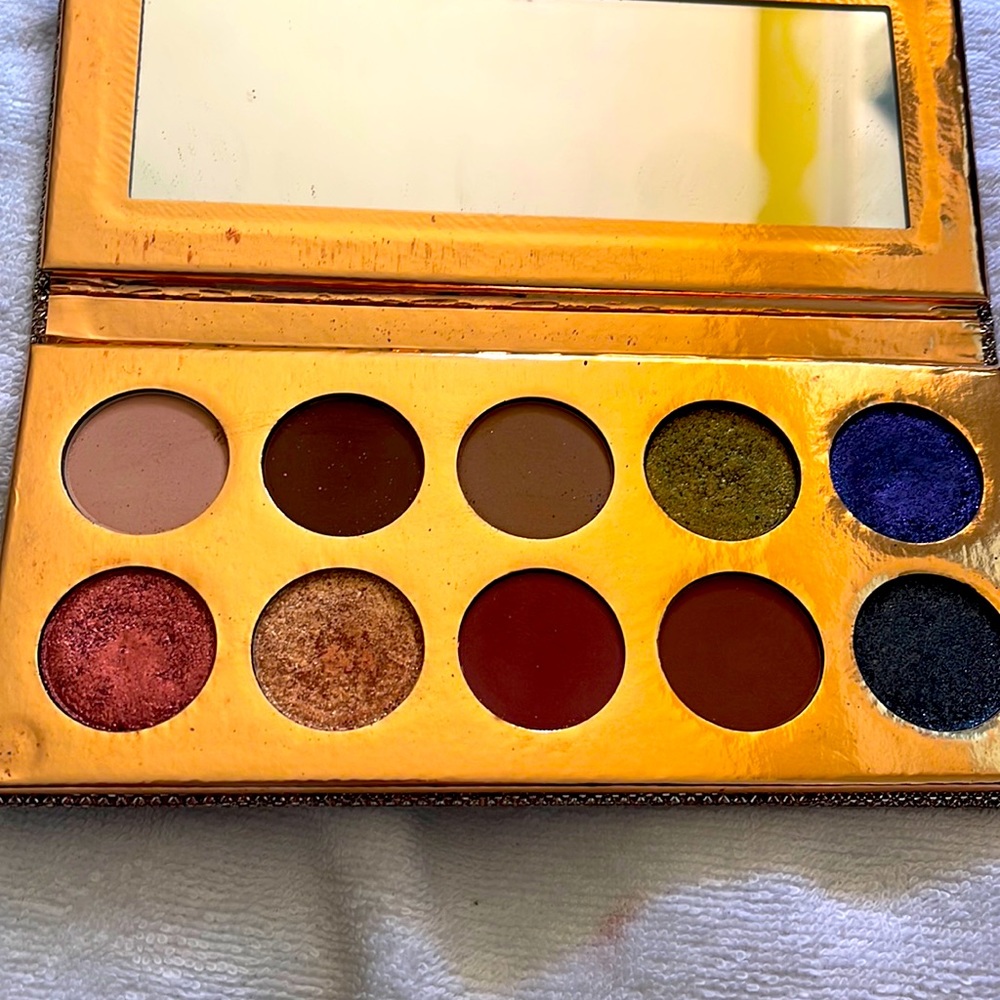 Dose of Colors Friendcation palette (limited edition)